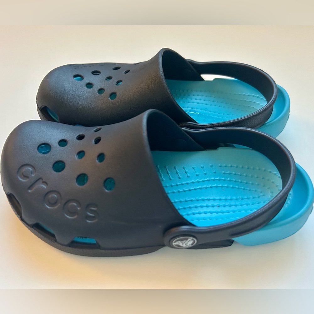 CROCS ELECTRO KIDS Sz 13 US Navy/Electric Blue